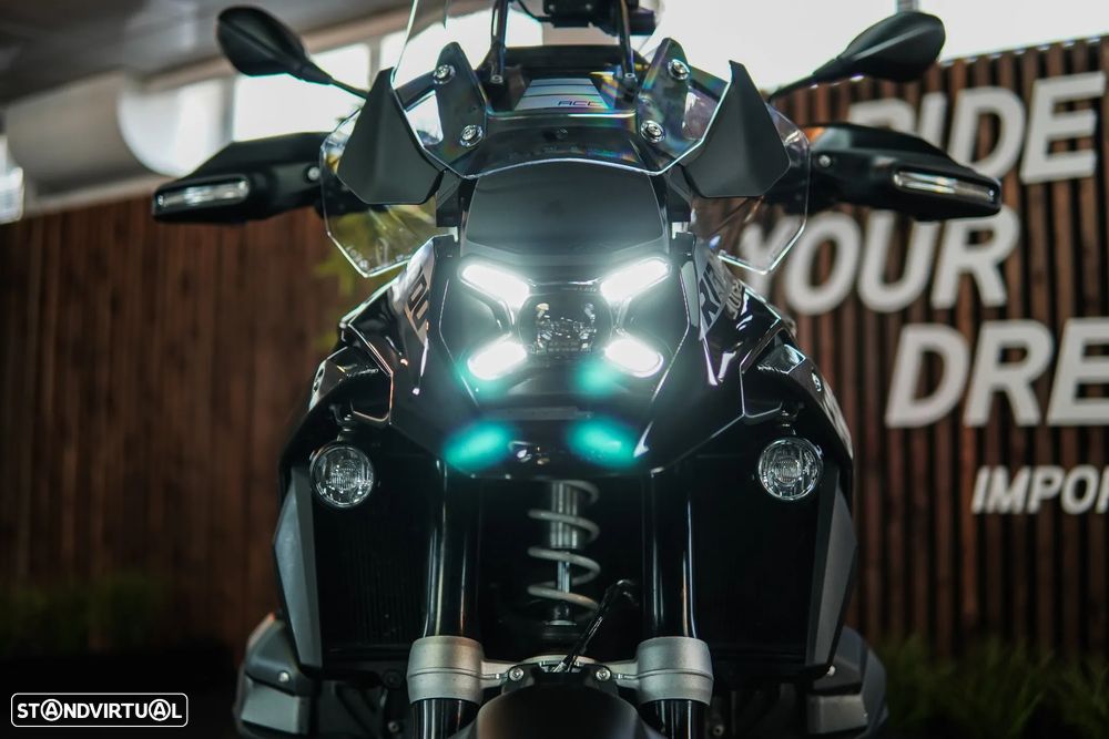 BMW R 1300 GS TRIPLE BLACK C/RODAS RAIOS DOURADAS - 59