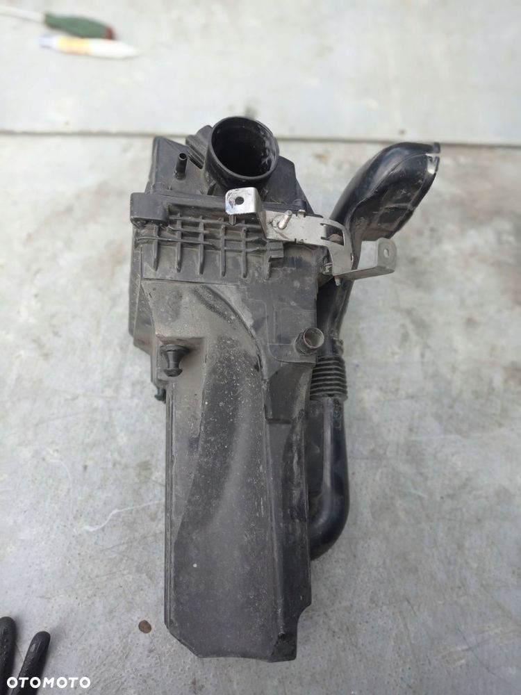 obudowa filtra powietrza ford fiesta mk7 lift 1.5 tdci c1b1-9c662ab - 2