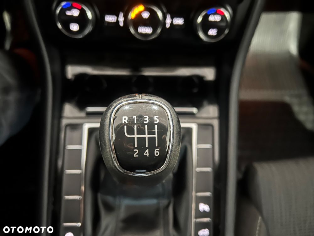 Skoda Superb 1.6 TDI GreenLine - 38