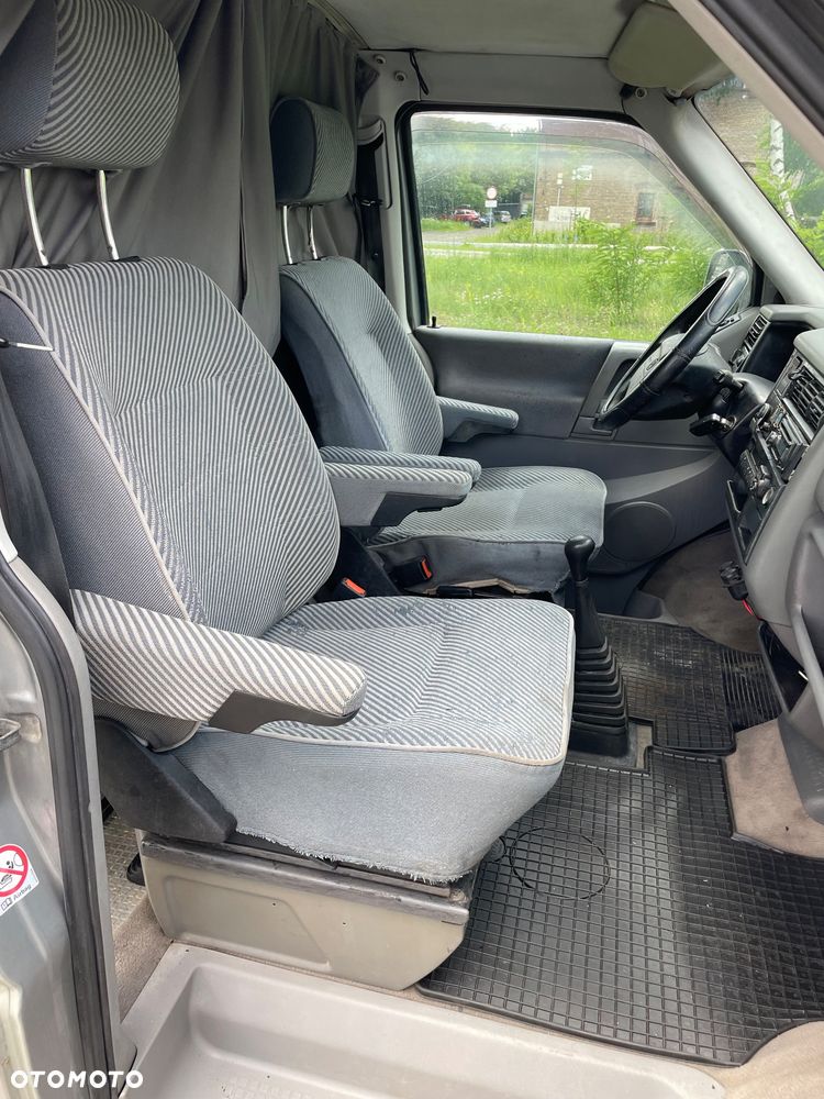 Volkswagen Multivan - 26