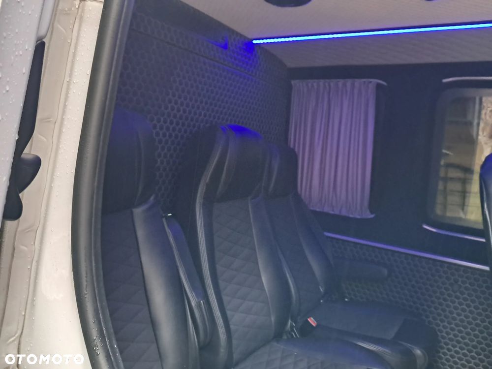 Mercedes-Benz Sprinter 907.221 - 12