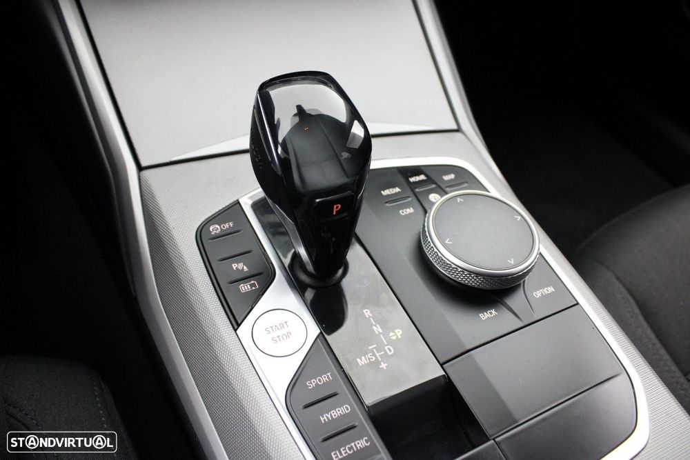 BMW 330 e Touring Auto - 18