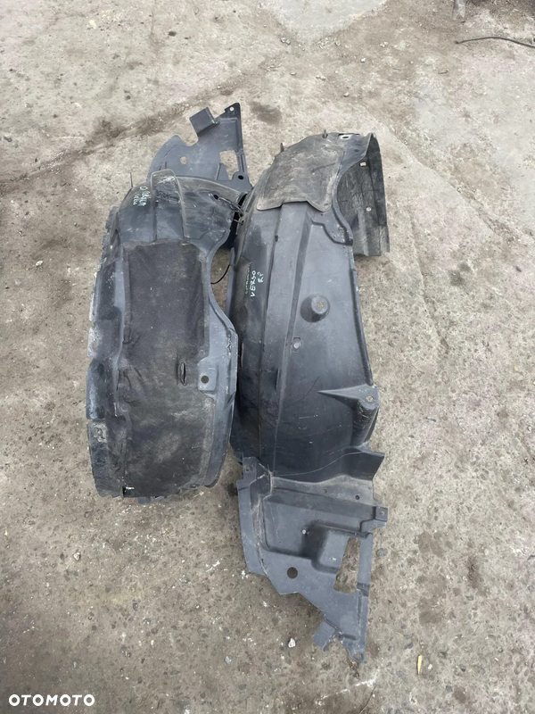 Nadkole Toyota Corolla Verso prawe lewe przód