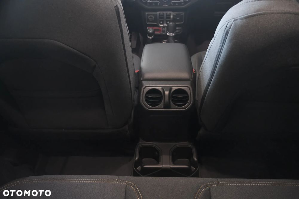 Jeep Wrangler - 33