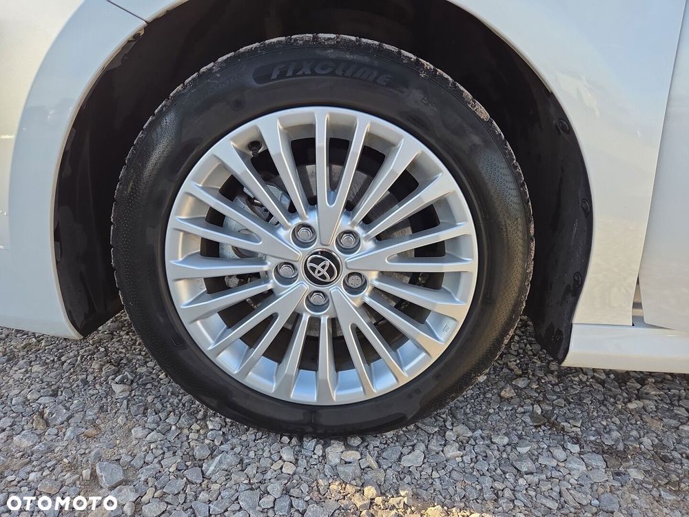 Toyota Camry - 17