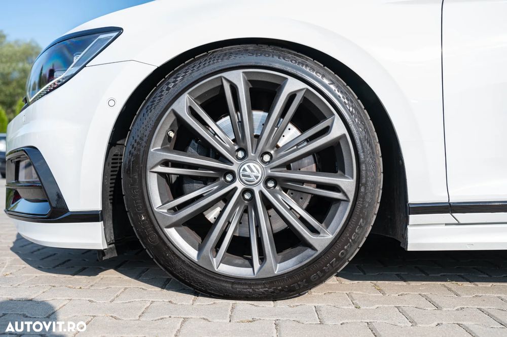 Volkswagen Passat - 12
