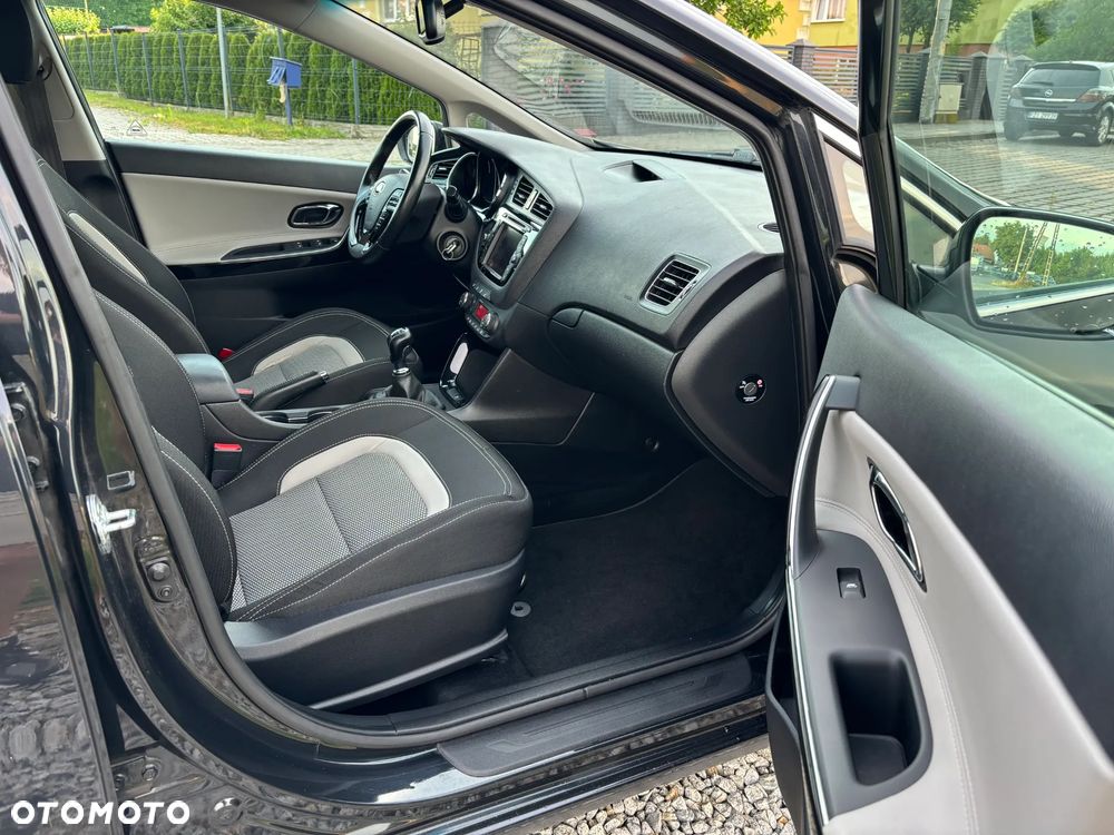Kia Ceed 1.6 CRDi 128 ISG Dream Team Edition - 8