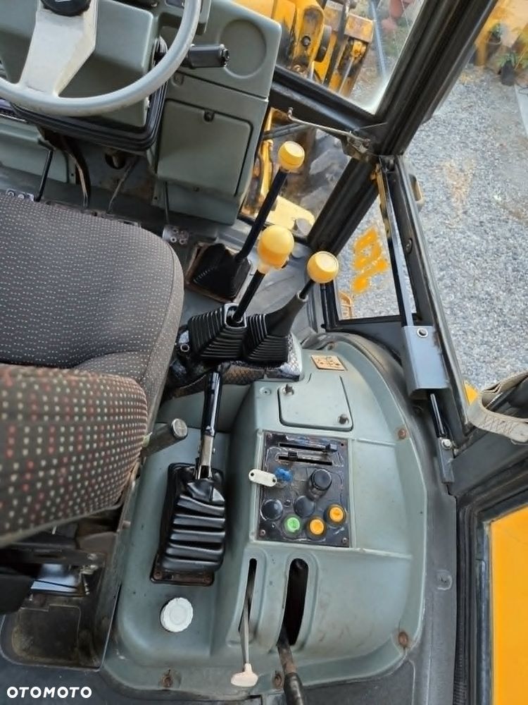 JCB 3CX - 16
