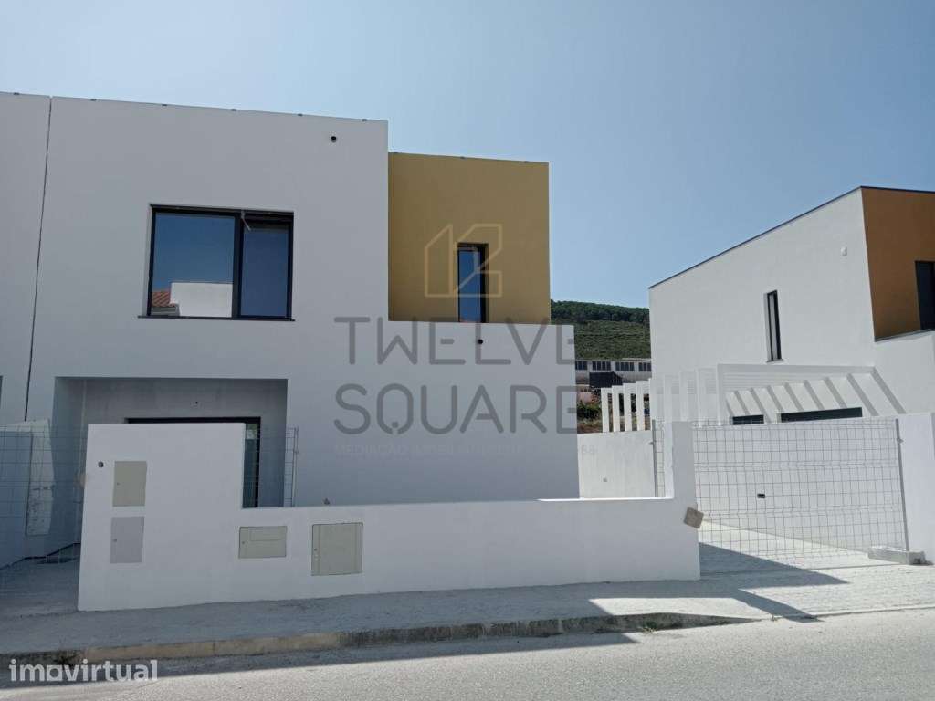 Moradia T3 em construção em Porto de Mós, pronta para habitar em Ou... - Grande imagem: 2/21