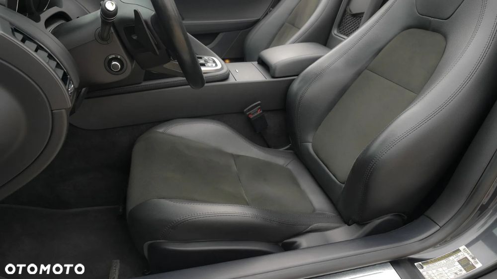 Jaguar F-Type R-Dynamic - 12