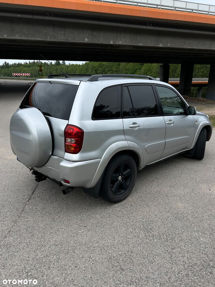 Toyota RAV4 2.0 D-4D 4x4 - 5