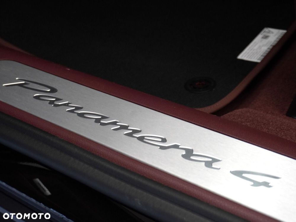 Porsche Panamera 4 - 25