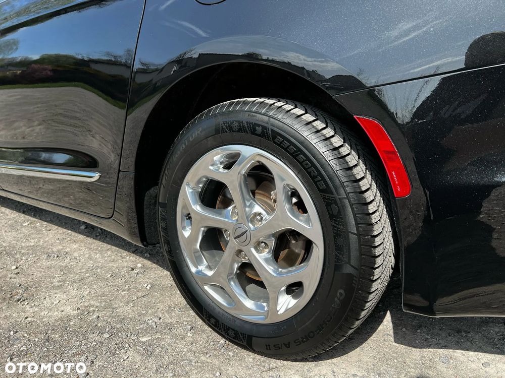 Chrysler Pacifica - 8