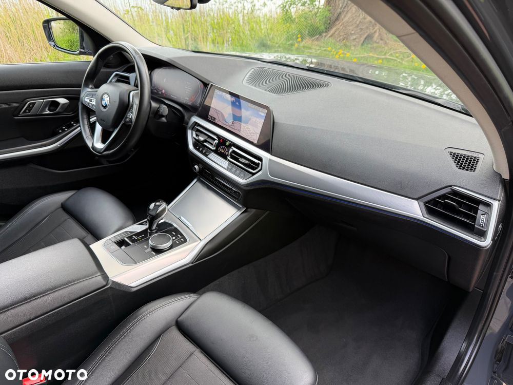 BMW Seria 3 320d Edition Luxury Line Purity - 12