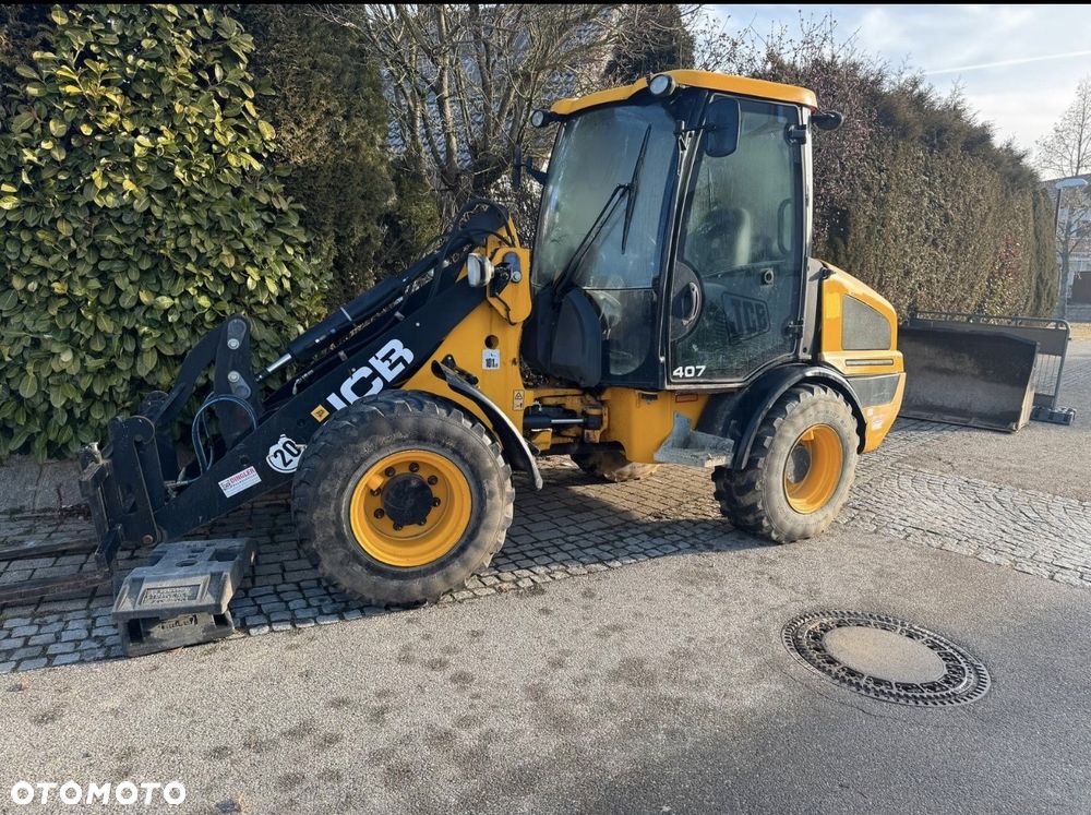 JCB 407 - 1