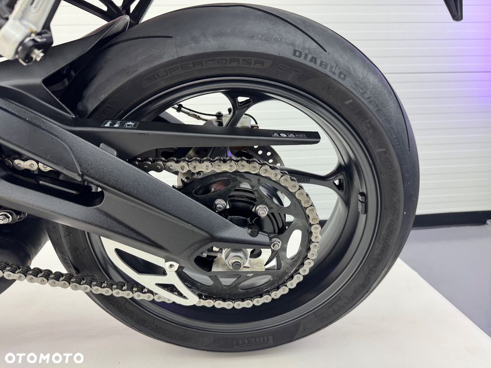 Triumph Street Triple - 32