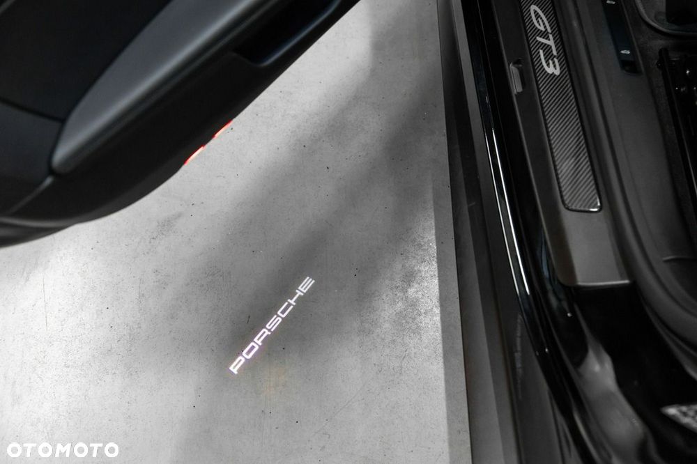 Porsche 911 GT3 Touring PDK - 37