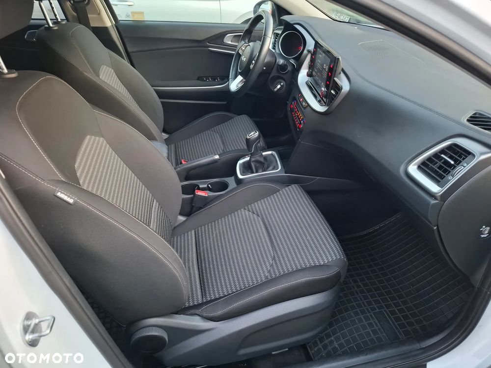 Kia XCeed 1.5 T-GDI M - 26