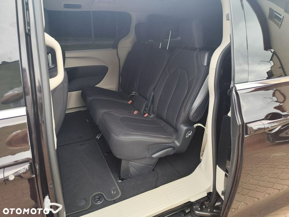 Chrysler Pacifica - 25