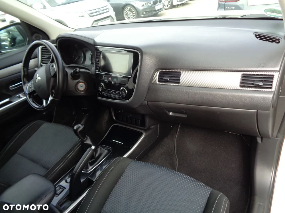 Mitsubishi Outlander 2.0 2WD Diamant Edition - 24