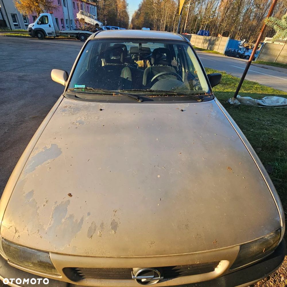 Opel Astra Classic F 1,4 B  (Z489) pojazd na części: maska, zderzak, drzwi, szyby, lusterka, chłodnica - 5