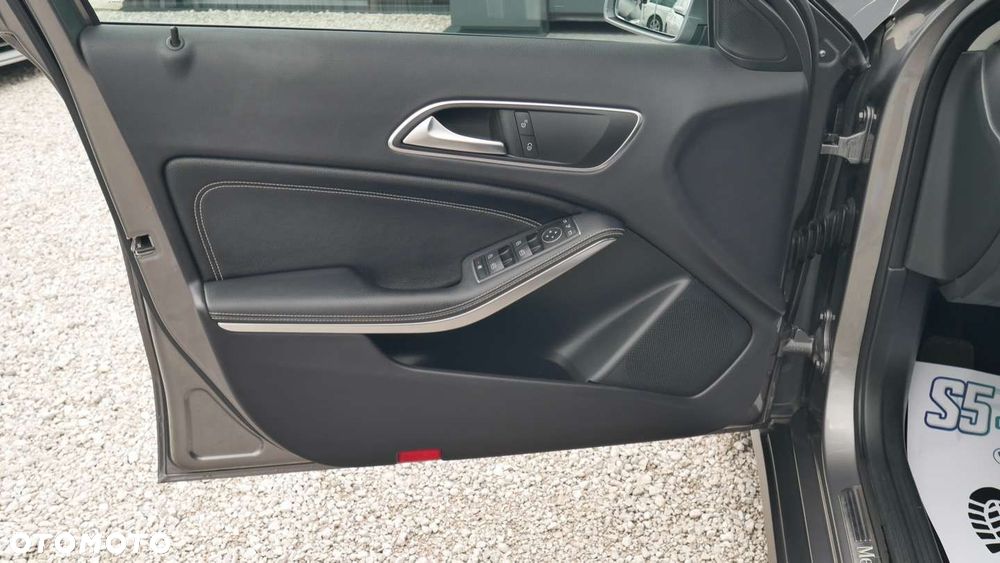 Mercedes-Benz GLA - 11