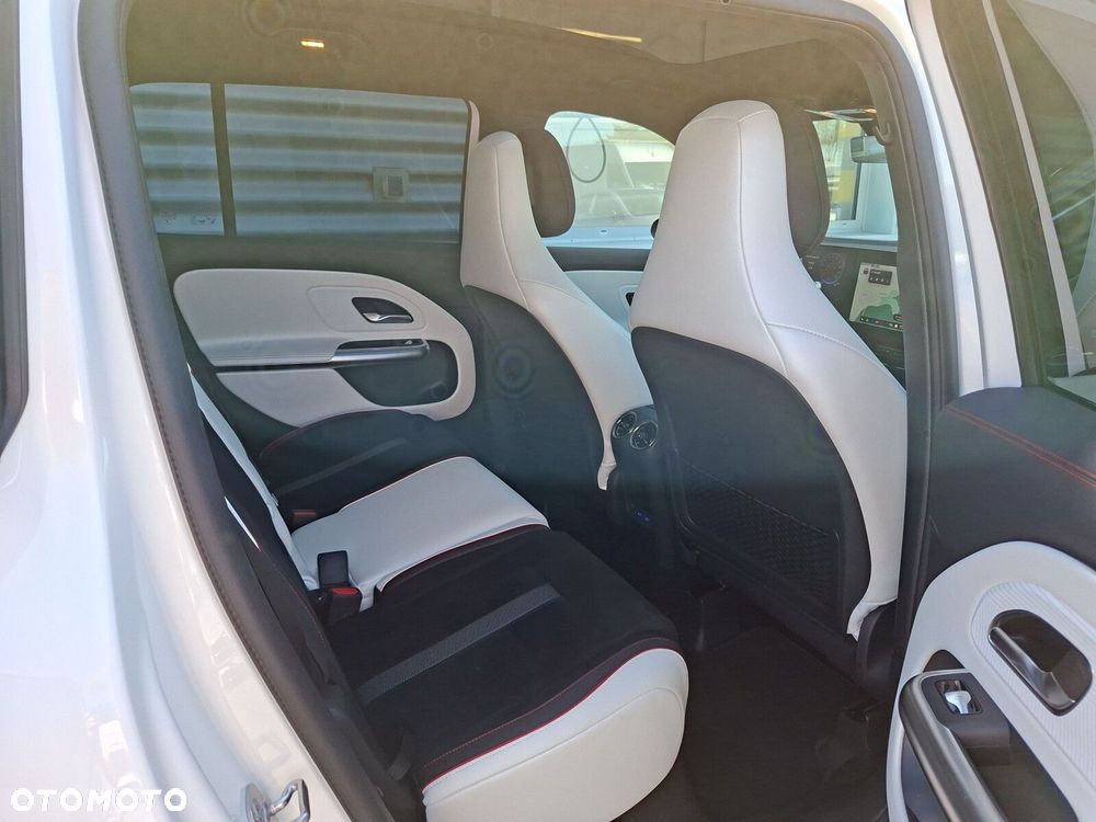 Mercedes-Benz GLB - 15