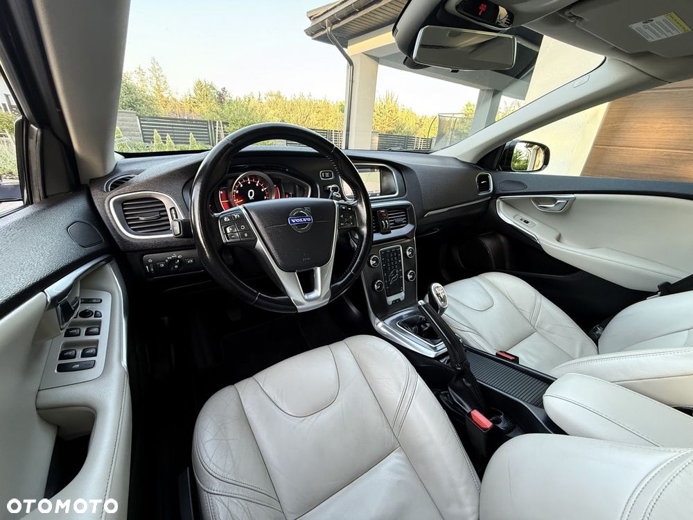 Volvo V40 T3 - 16