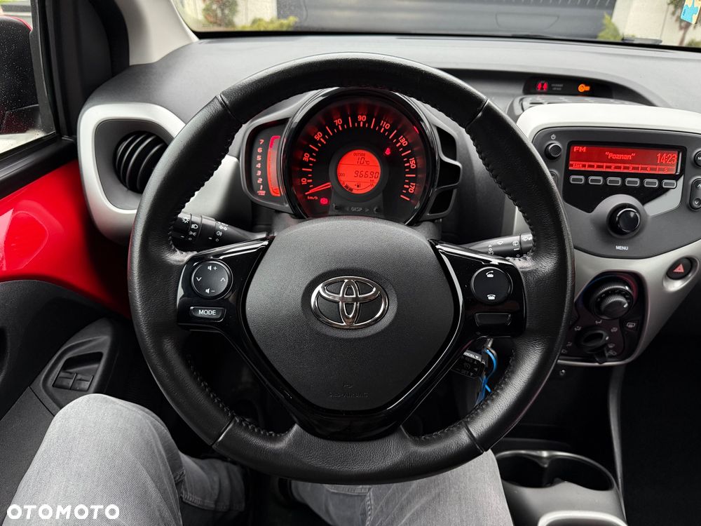 Toyota Aygo x-play - 15