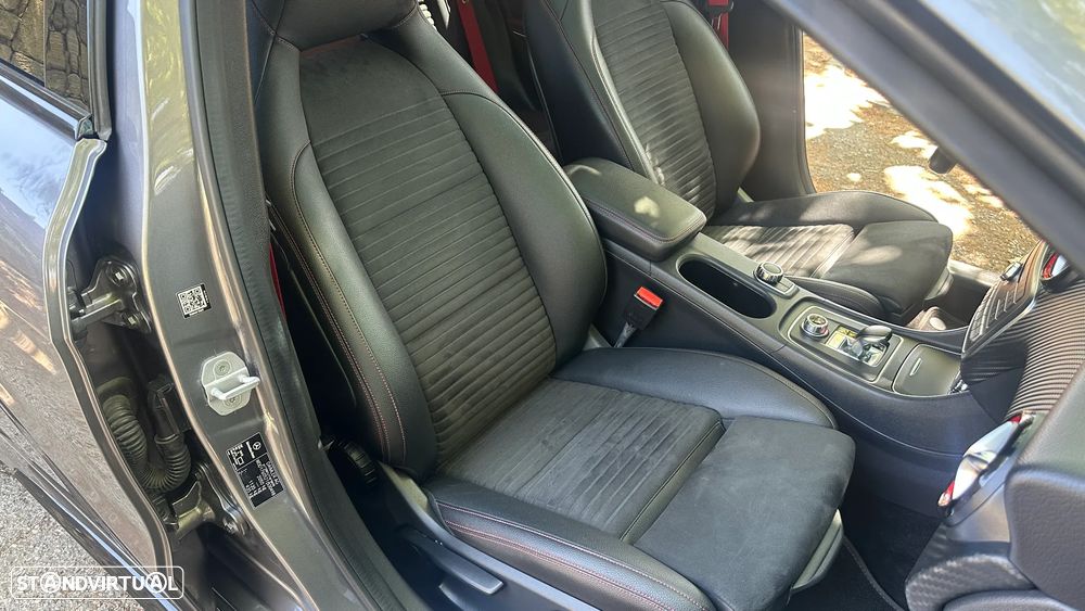 Mercedes-Benz A 45 AMG 4Matic Speedshift 7G-DCT - 27