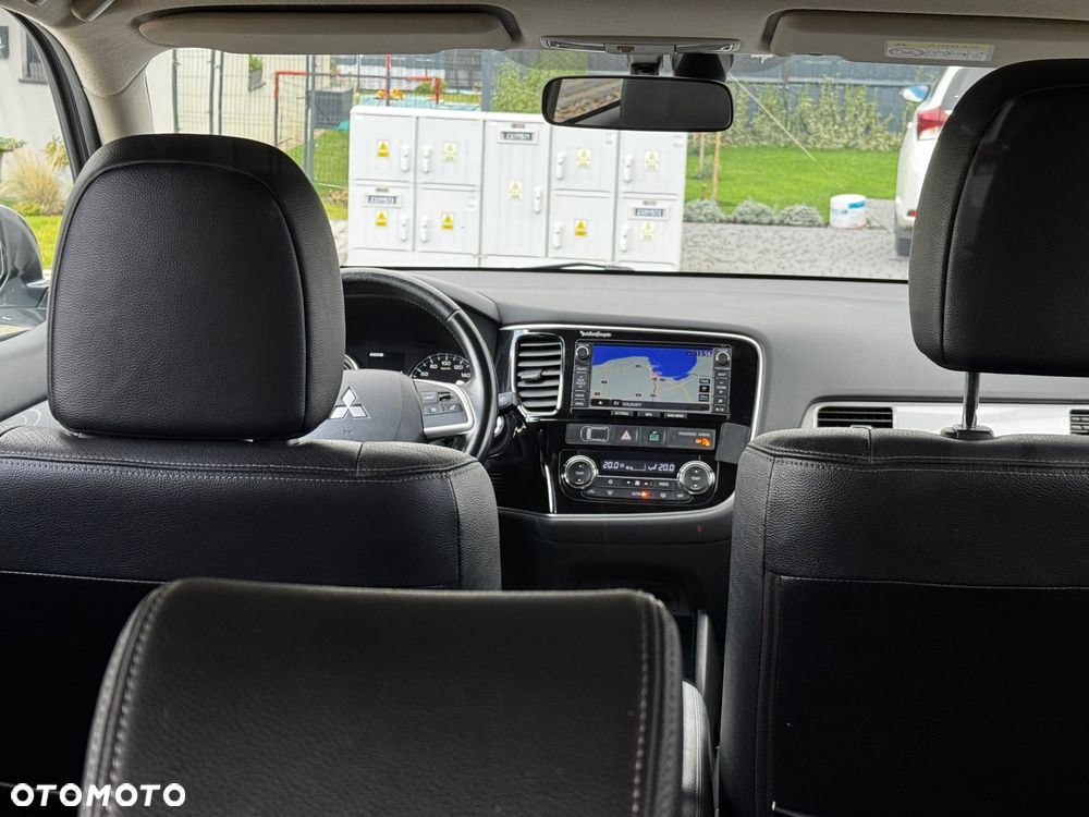 Mitsubishi Outlander PHEV Instyle NAVI + - 17