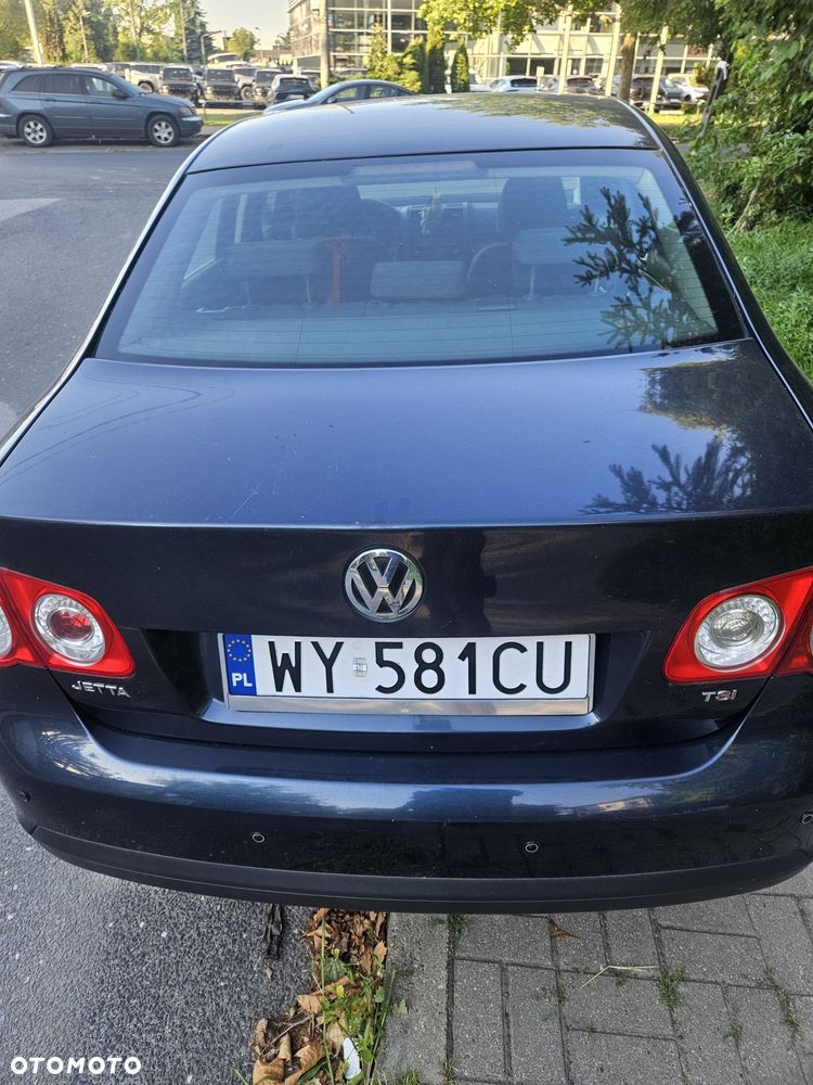 Volkswagen Jetta - 4