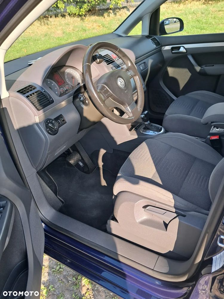 Volkswagen Touran 1.4 TSI Conceptline DSG - 9