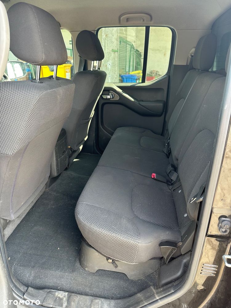 Nissan Navara 2.5 D Platinum - 13