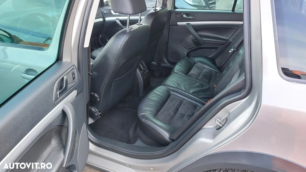 Skoda Octavia Combi 2.0 TDI DPF Scout 4x4 - 11