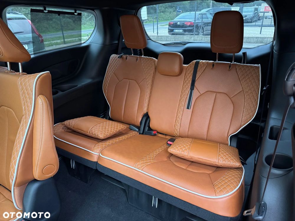 Chrysler Pacifica - 17