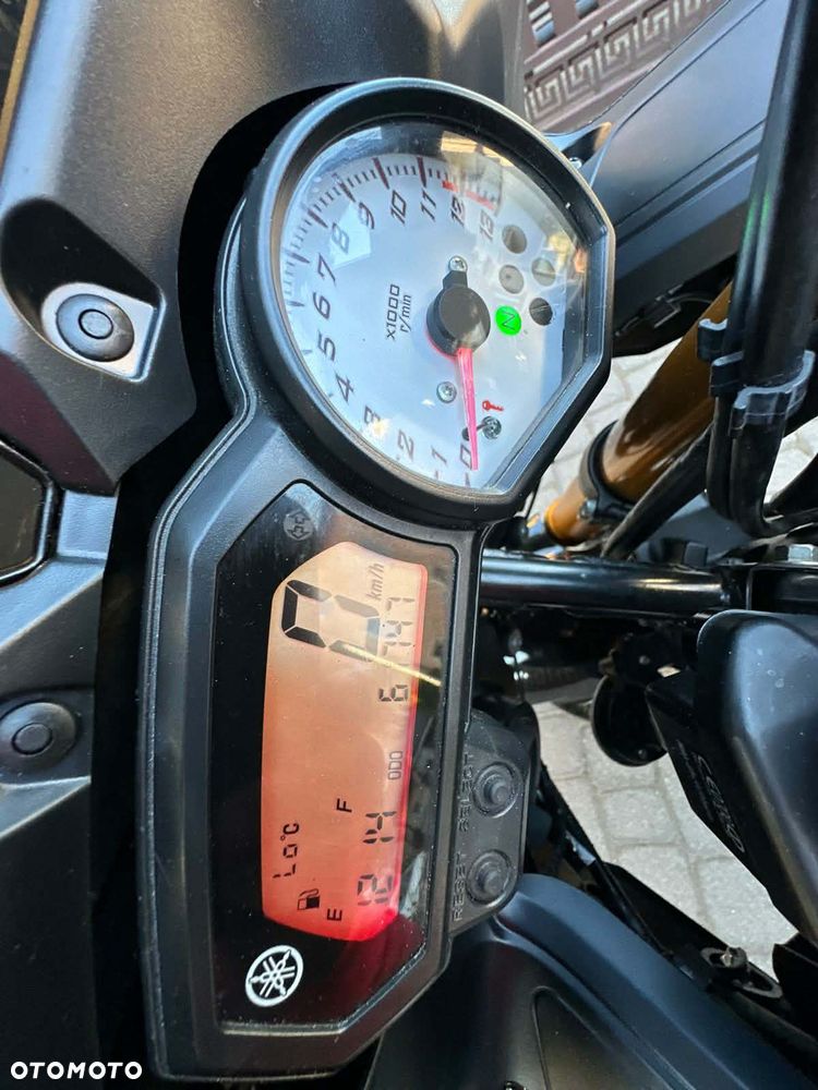 Yamaha FZ8 - 12