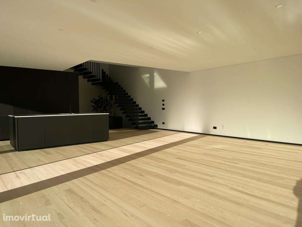 Moradia isolada T4 com piscina em condomínio na Abuxarda, Cascais - Grande imagem: 4/38