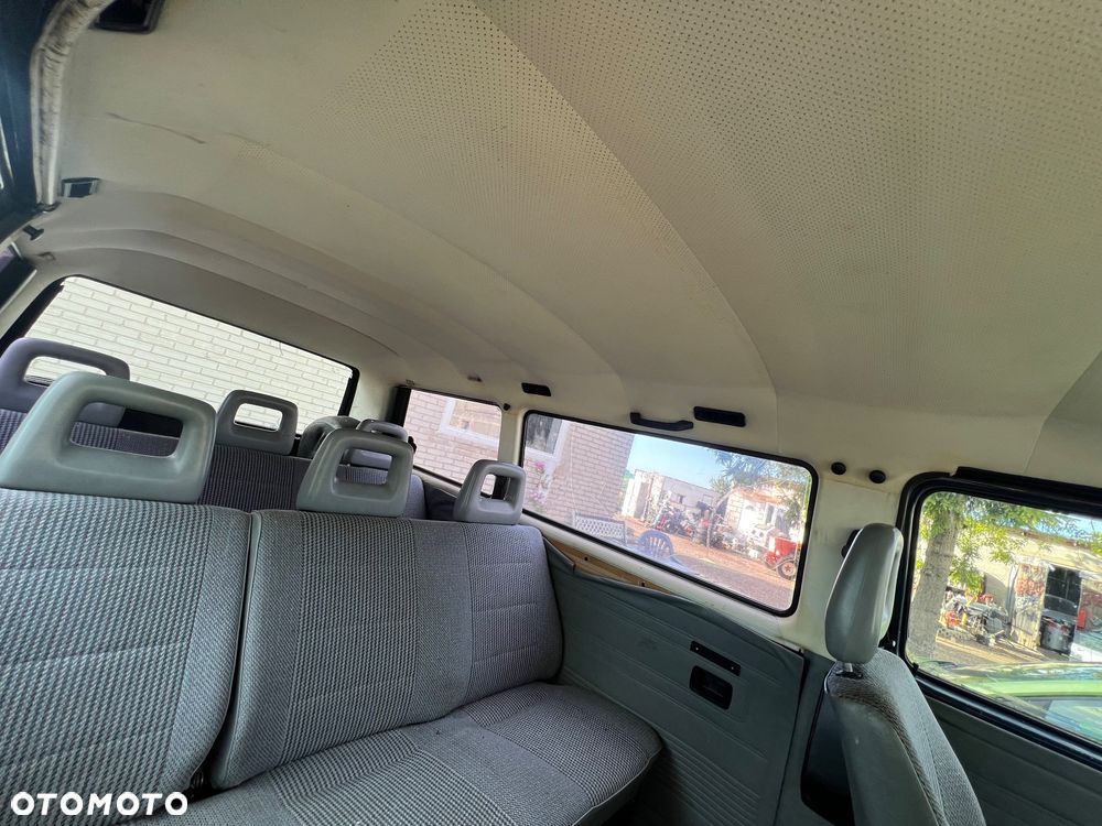 Volkswagen Caravelle - 18