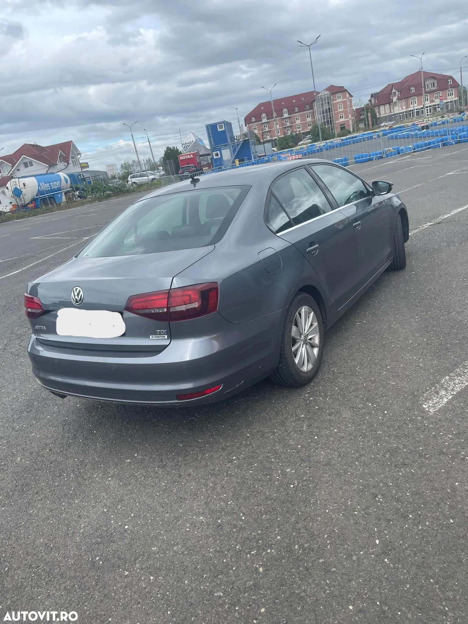 Volkswagen Jetta 2.0 TDI Highline - 5