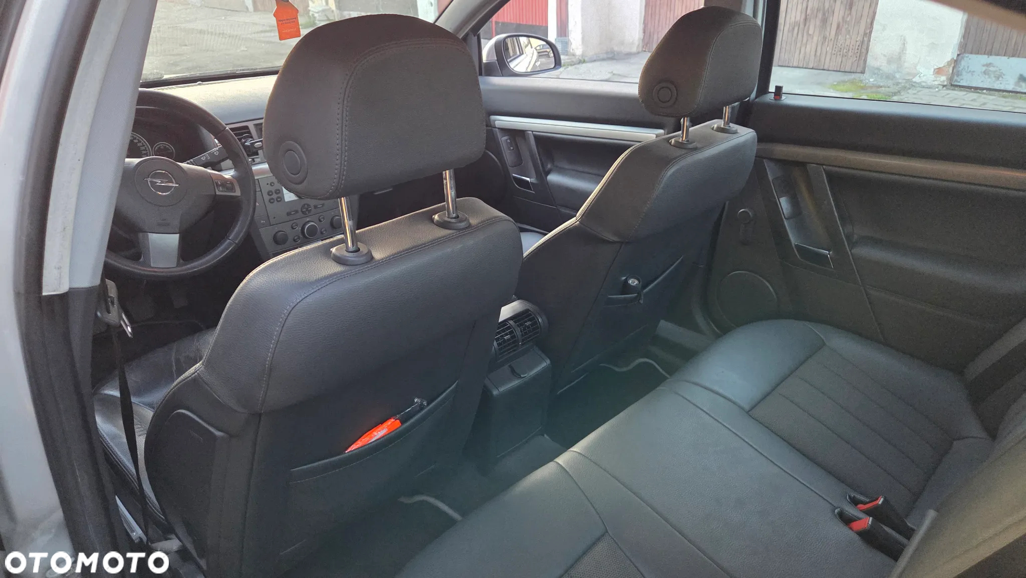 Opel Vectra 2.2 - 10