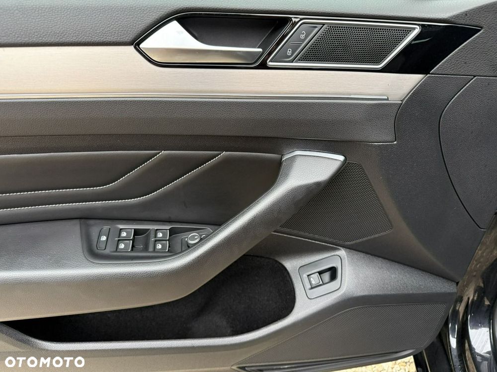 Volkswagen Passat - 16