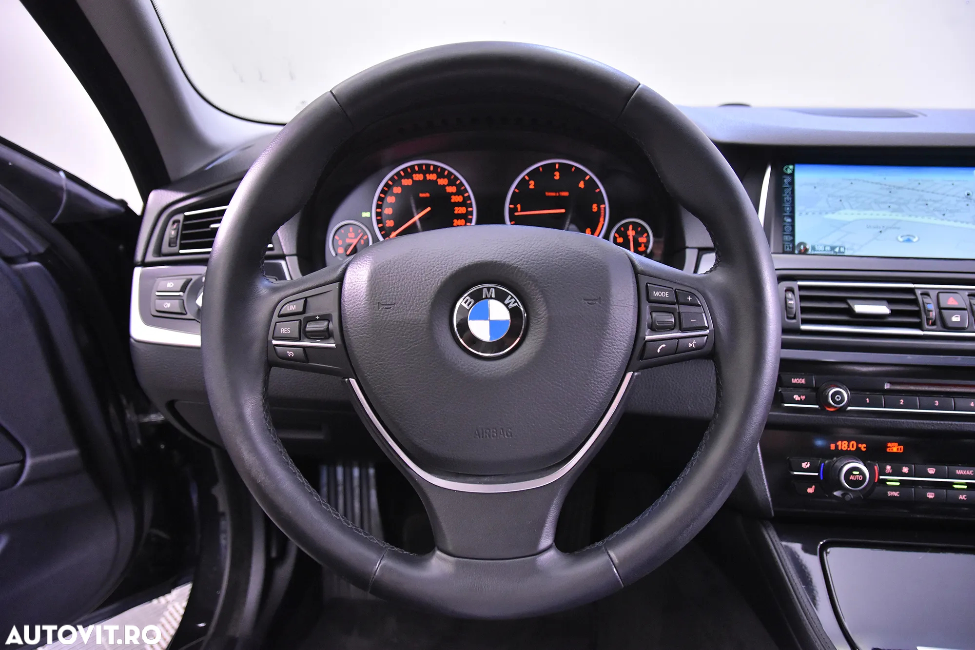 BMW Seria 5 520d xDrive - 16