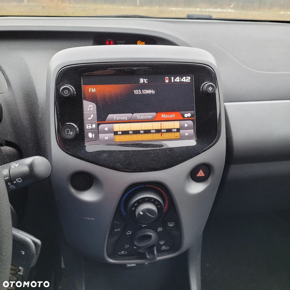 Toyota Aygo x.shift x-play connect - 17