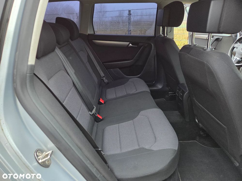 Volkswagen Passat ver-2-0-tdi-trendline-dsg - 13