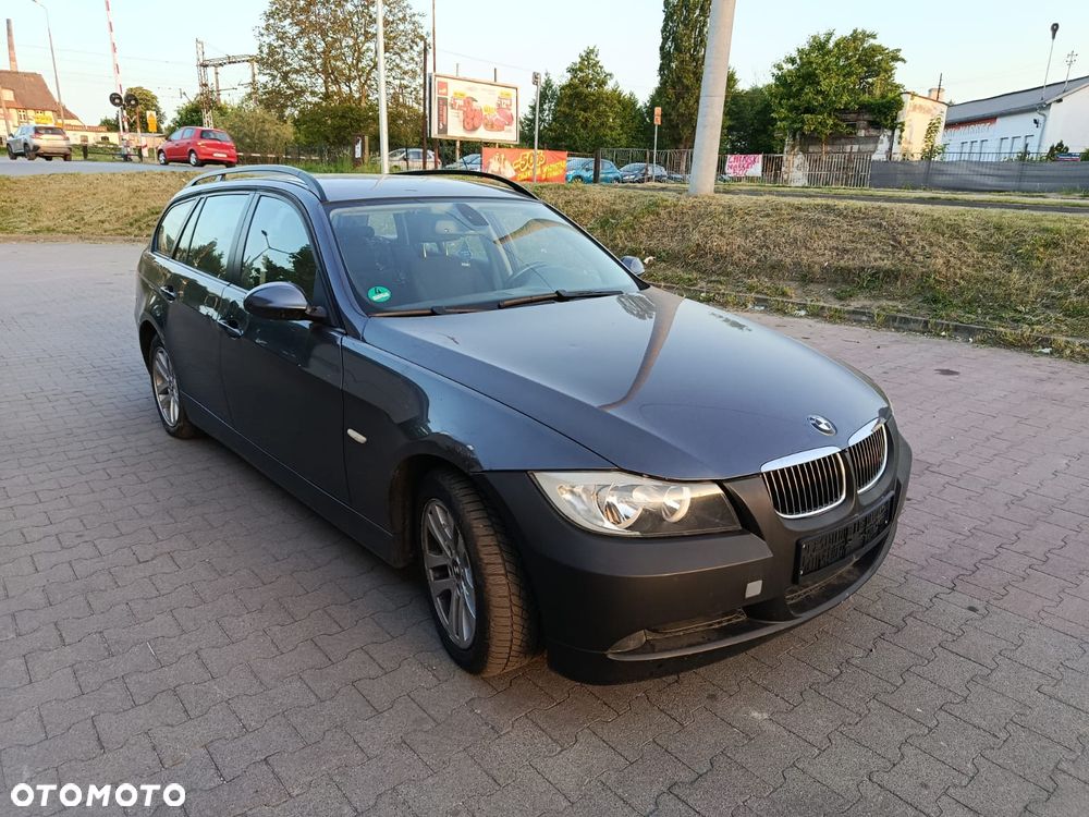 BMW Seria 3 318i - 1