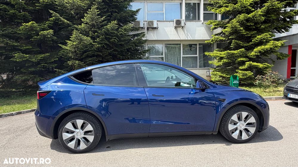 Tesla Model Y - 2