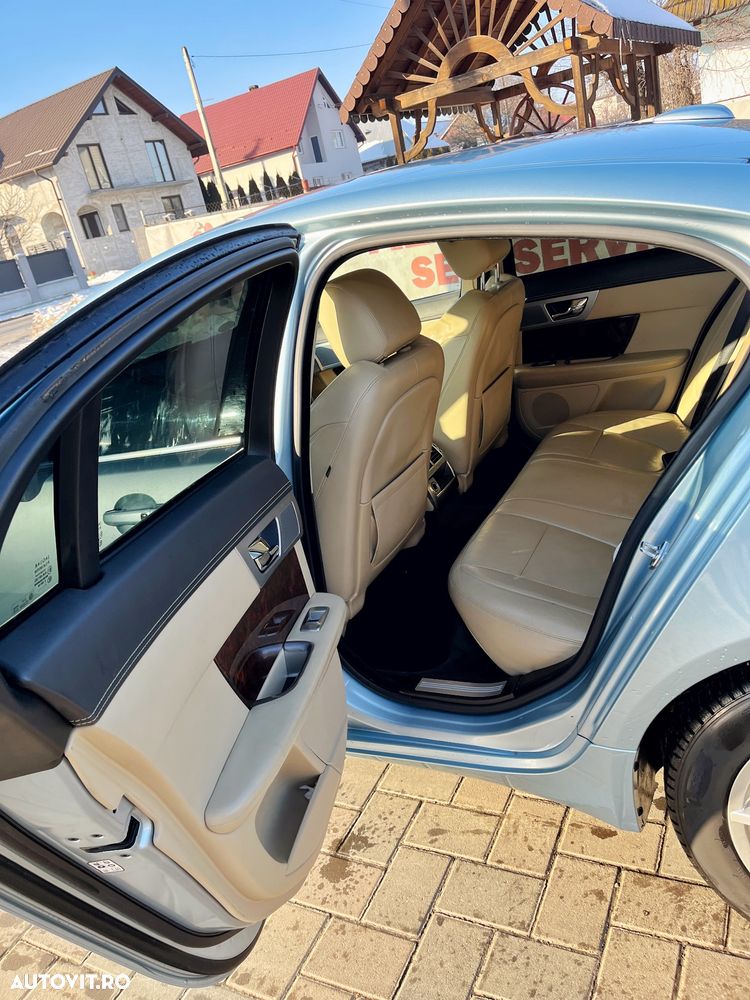 Jaguar XF 2.2 - 6