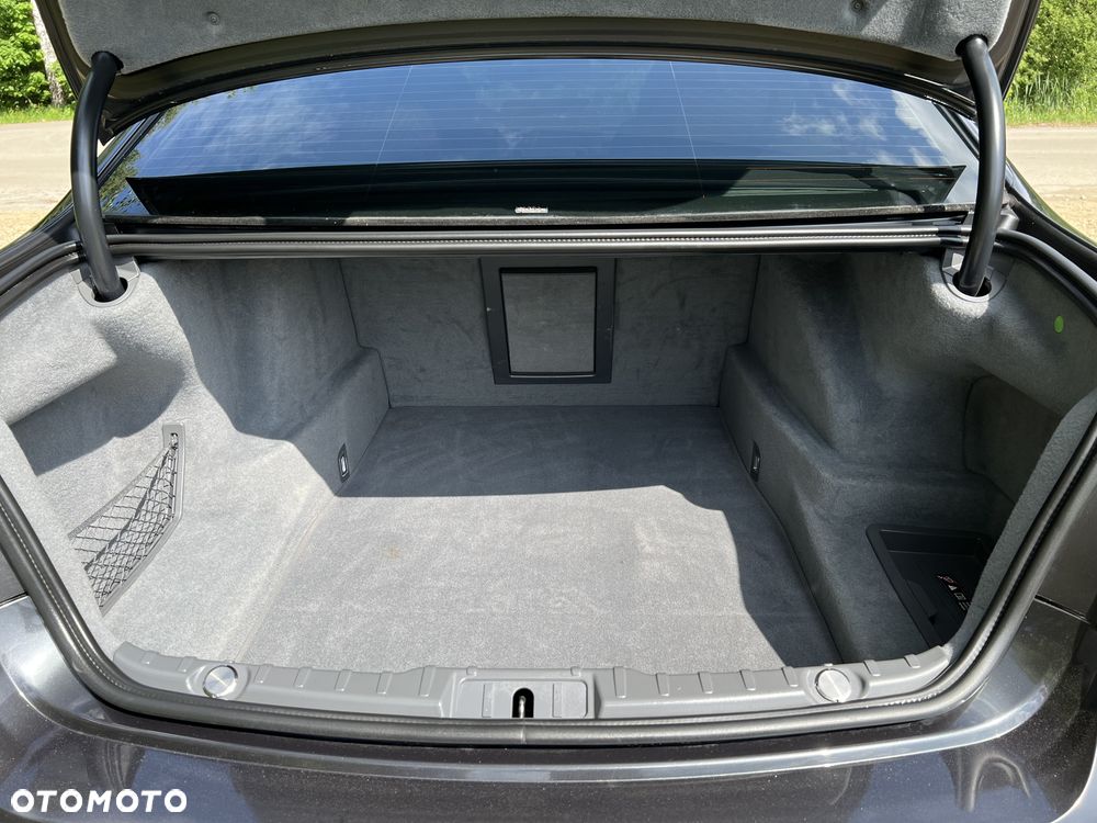 BMW Seria 7 750i L xDrive - 17