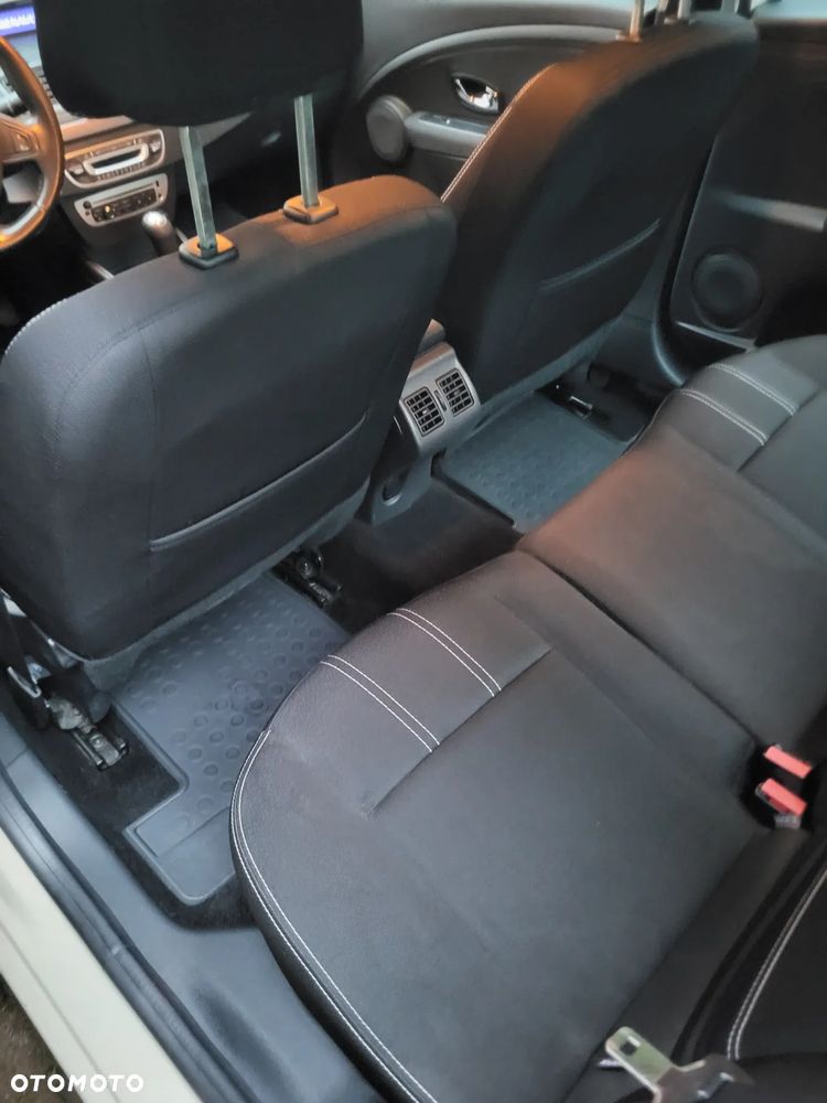 Renault Fluence 1.6 16V Techno Feel - 10